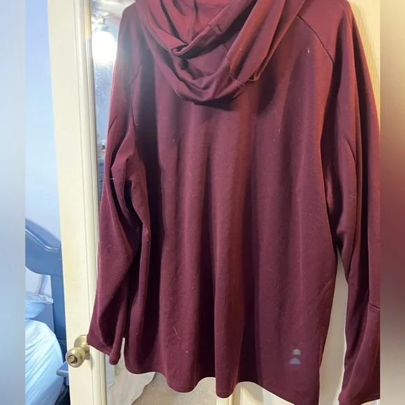 Under Armour Mens 2xl burgundy headgear light weight hoodie - Picture 2 of 3